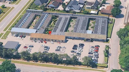 Flotte lokaler på god beliggenhed i Køge i grøn ejendom der er selvforsynende med el, og masser af P-pladser