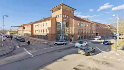 Flot og moderne lejemål med god eksponering
