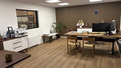 Nyrenoveret isoleret lager samt kontor lokaler