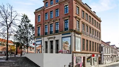 Synligt hjørnelejemål med mange anvendelsesmuligheder