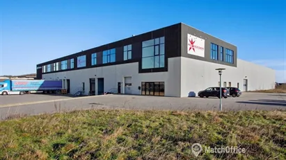 1.650 m2 lager samt 512 m2 kontor 1.650 m2 lager samt 512 m2 kontor
