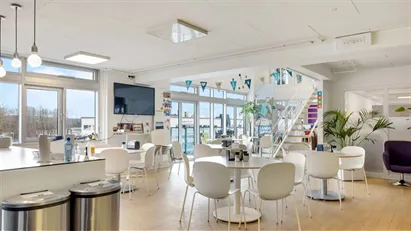 Spændende kontor med hele 2 sydvendte altaner